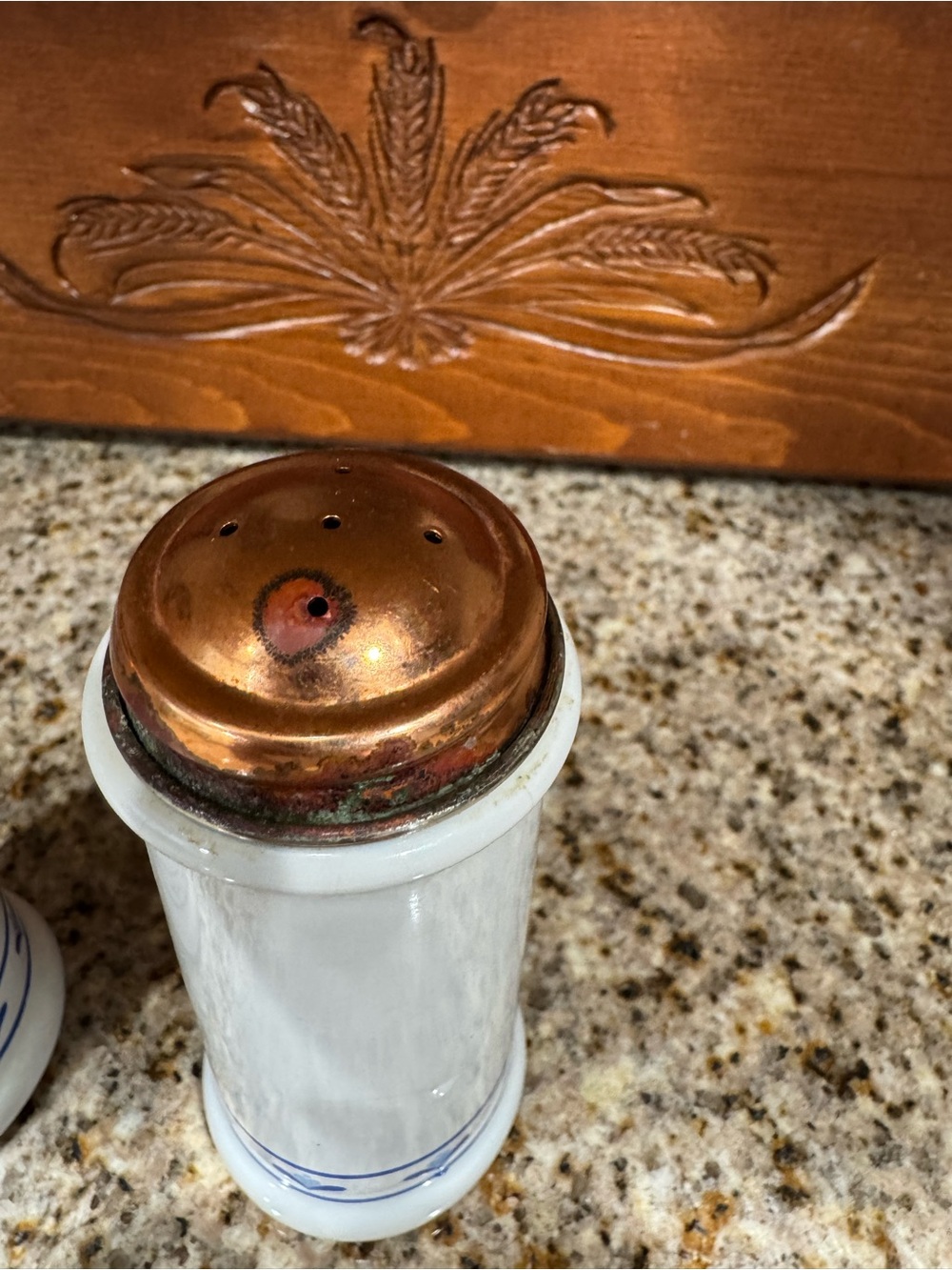 Vintage copper kitchen bundle: salt & pepper, molds & cookie press - Picture 5 of 16